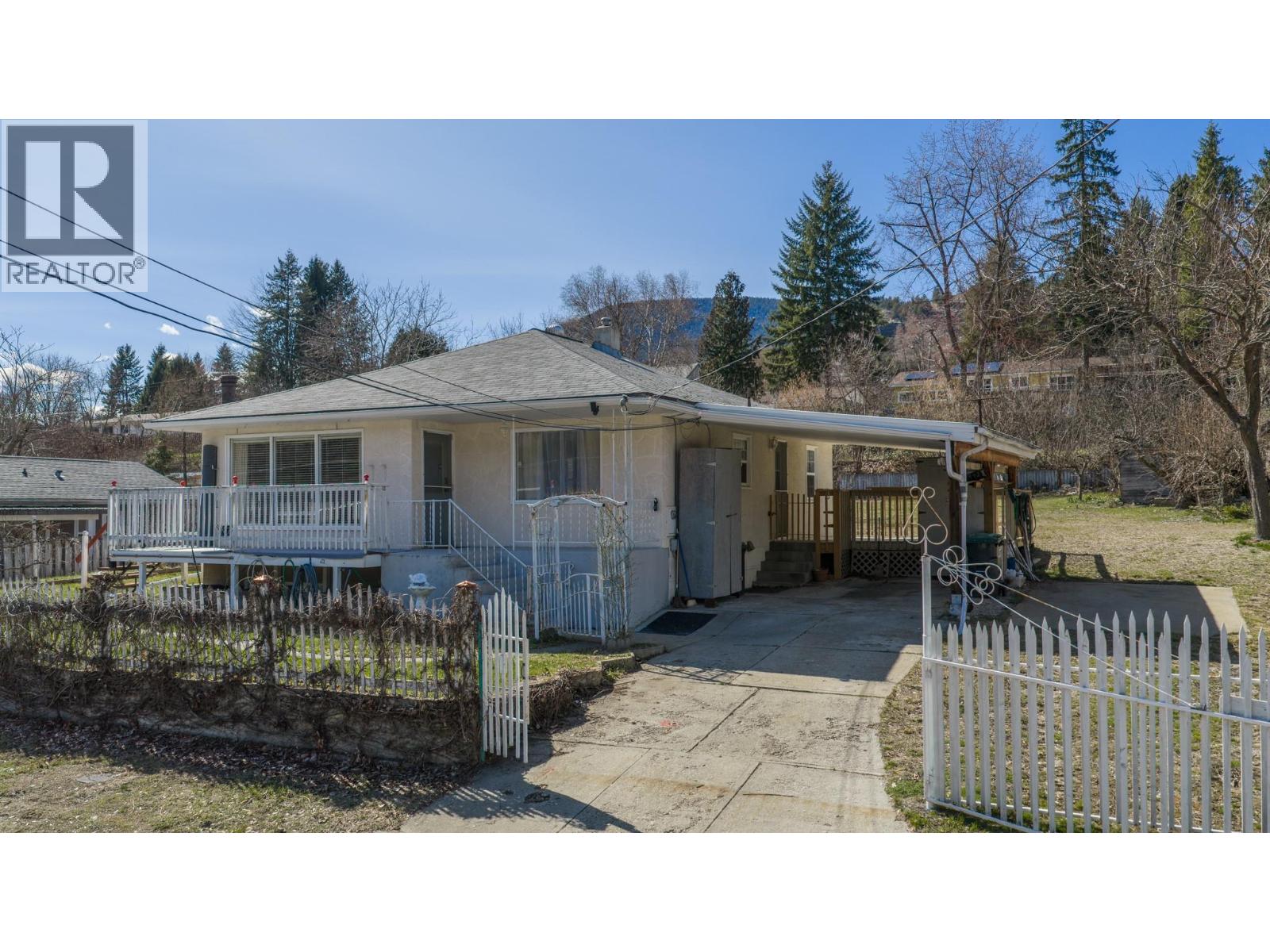 3404 4th Avenue, Castlegar