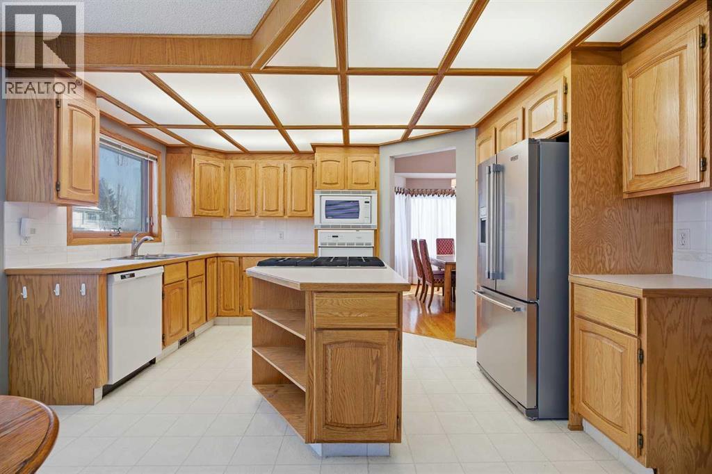 Single Family House for Sale in  Hawkdale Circle NW Hawkwood Calgary 