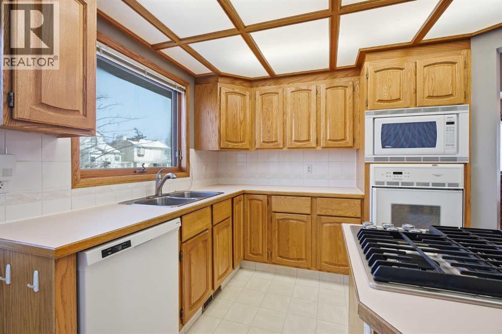 Single Family House for Sale in  Hawkdale Circle NW Hawkwood Calgary 