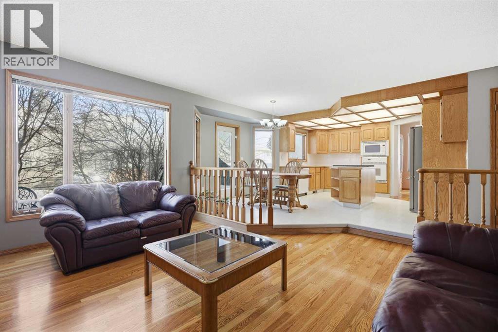 Single Family House for Sale in  Hawkdale Circle NW Hawkwood Calgary 