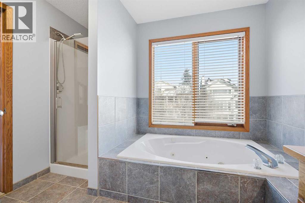 Single Family House for Sale in  Hawkdale Circle NW Hawkwood Calgary 