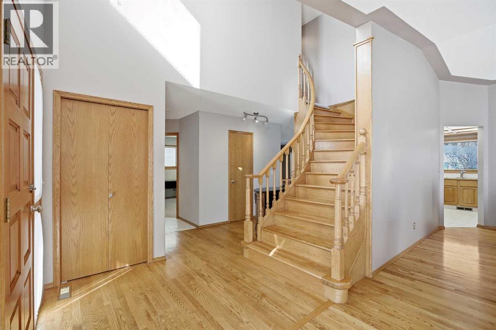 Single Family House for Sale in  Hawkdale Circle NW Hawkwood Calgary 