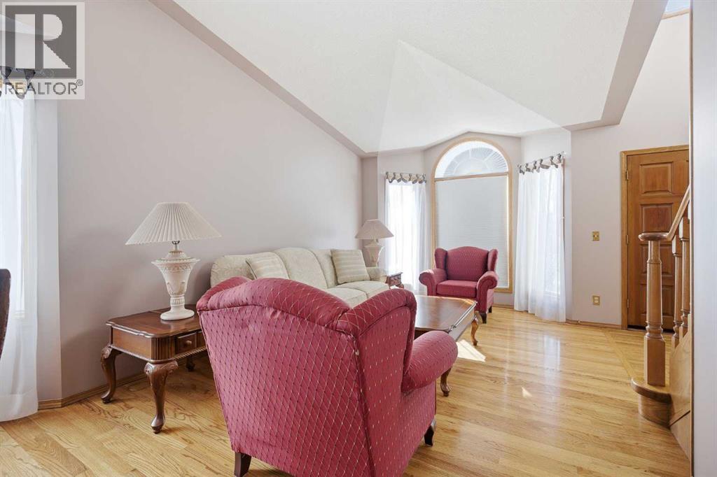 Single Family House for Sale in  Hawkdale Circle NW Hawkwood Calgary 