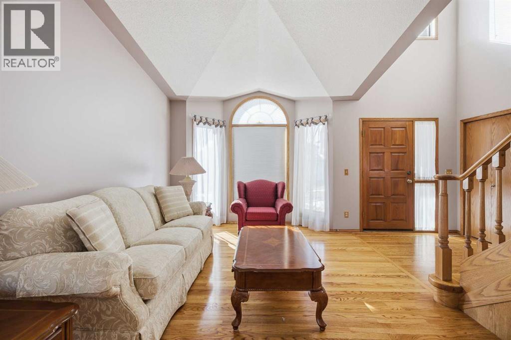 Single Family House for Sale in  Hawkdale Circle NW Hawkwood Calgary 