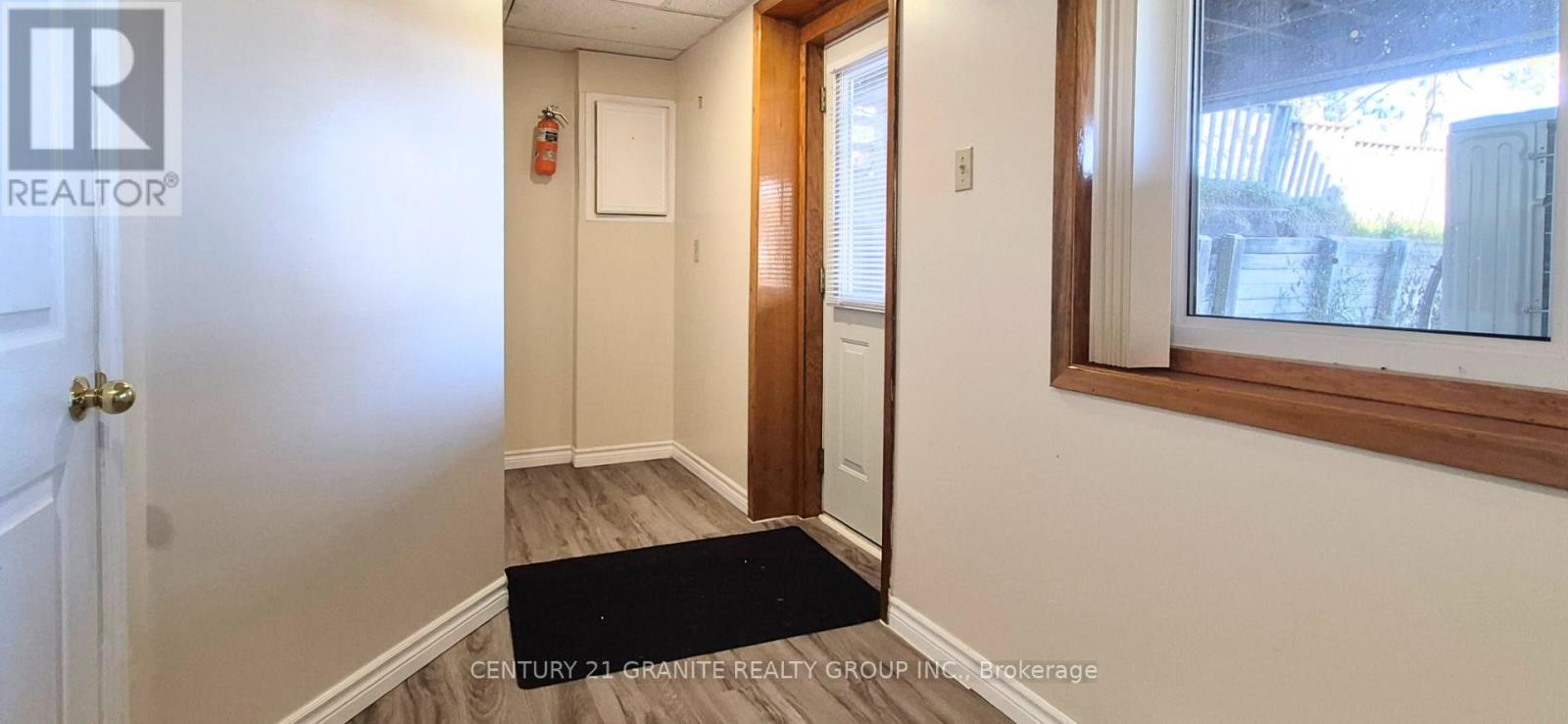 15 EAST HUNGERFORD ROAD - 35