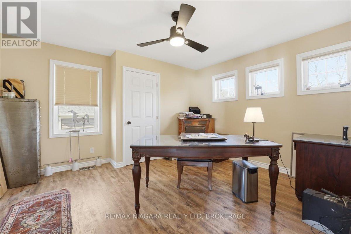 3585 YACHT HARBOUR ROAD - 33