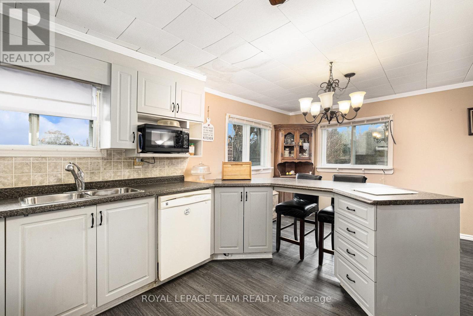 88 BAY ROAD - 13