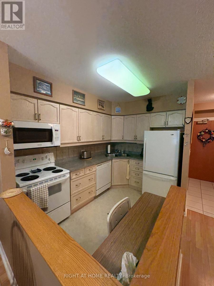 #312 90 DEAN AVENUE - 32