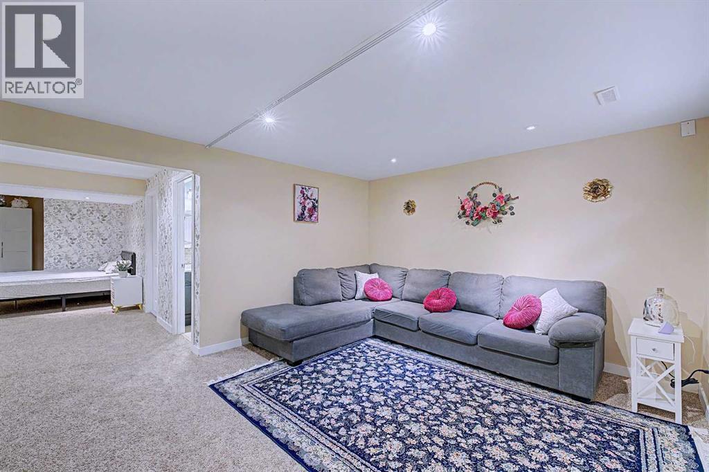 Single Family House for Sale in  chaparral Valley Crescent SE Chaparral Calgary 