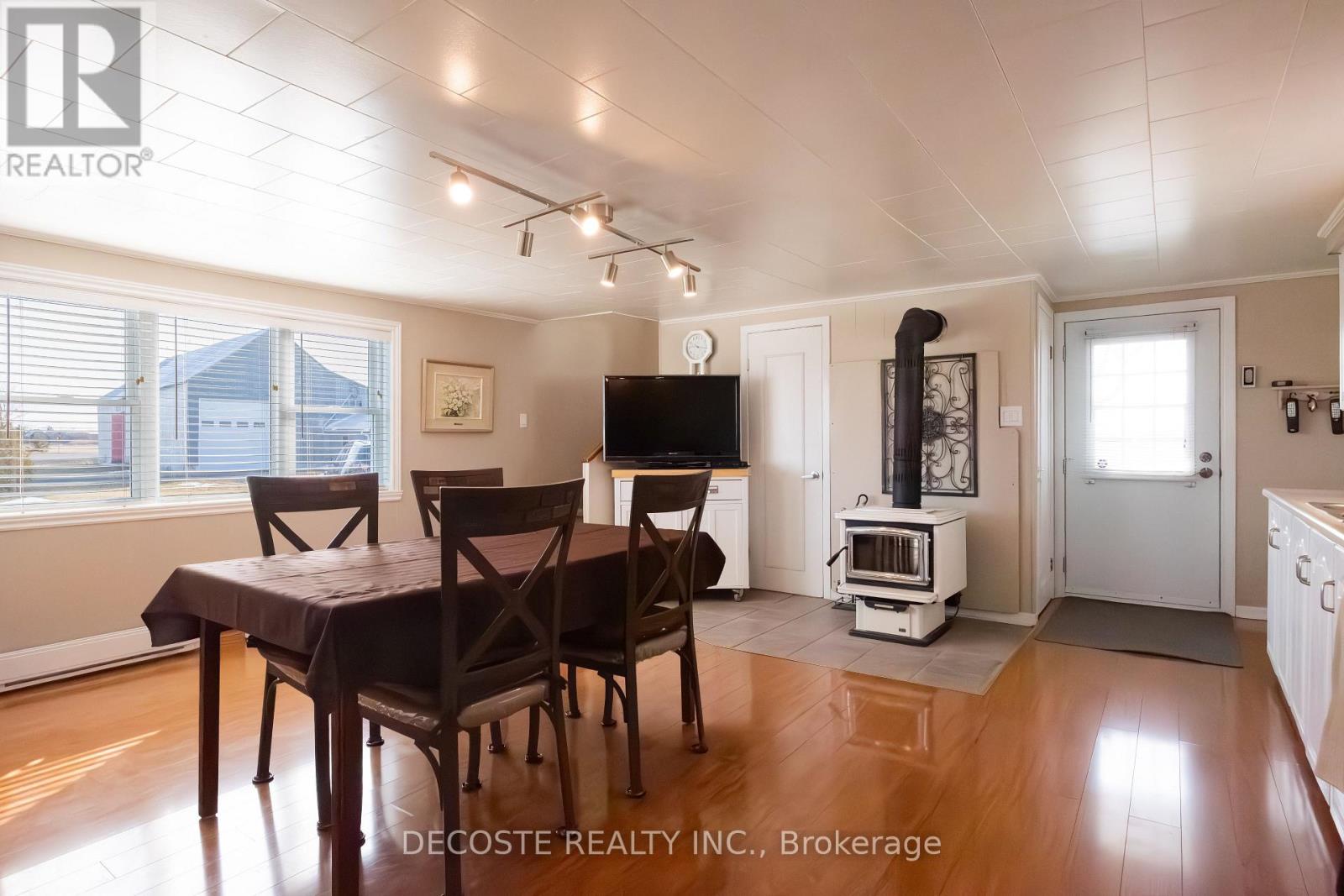 21930 MENARD ROAD - 11