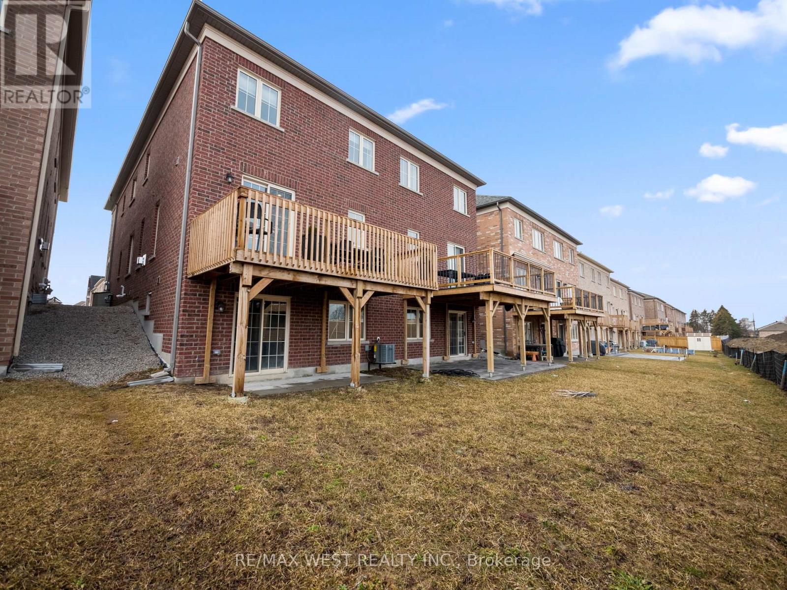 30 DRIZZEL CRES CRESCENT - 36