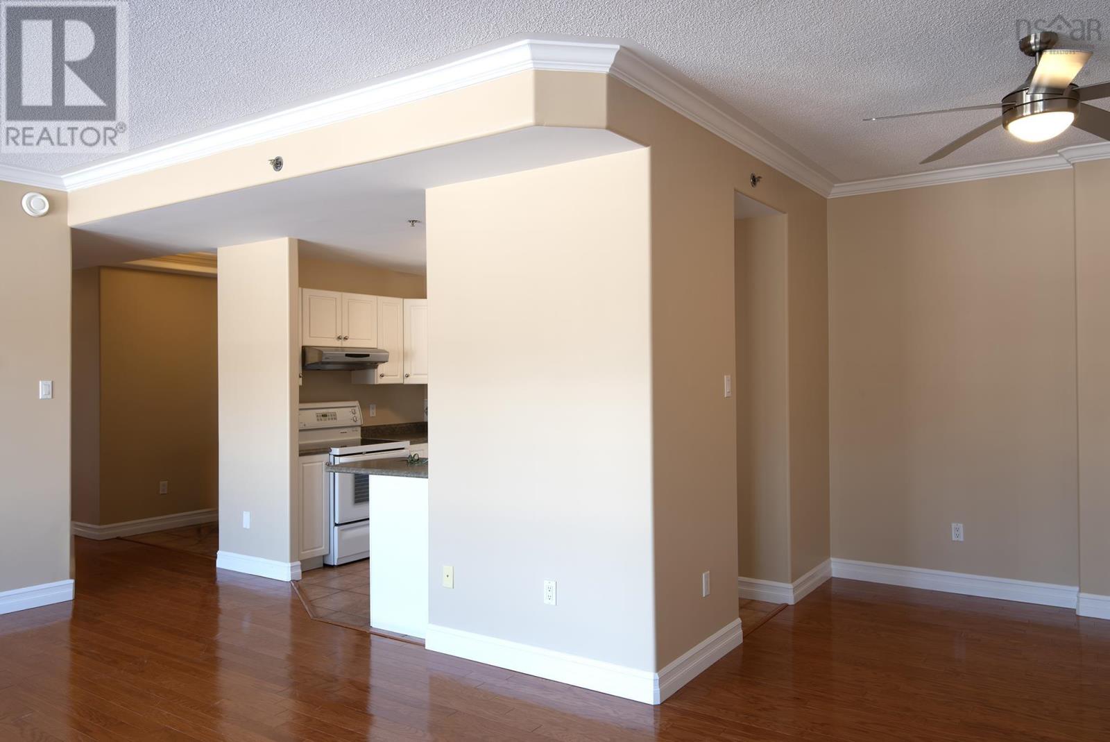 #108 52 WHITEHALL CRESCENT - 10