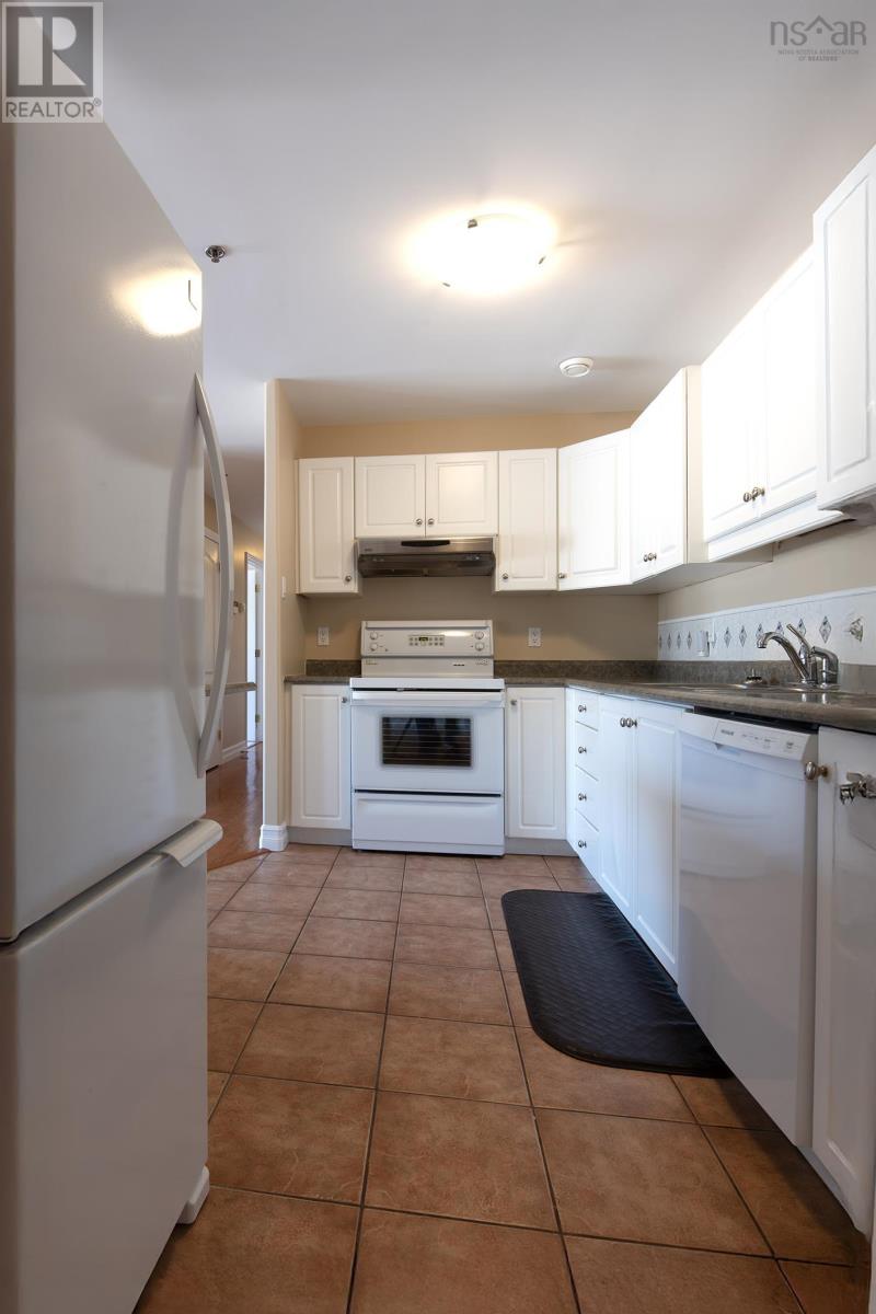 #108 52 WHITEHALL CRESCENT - 11