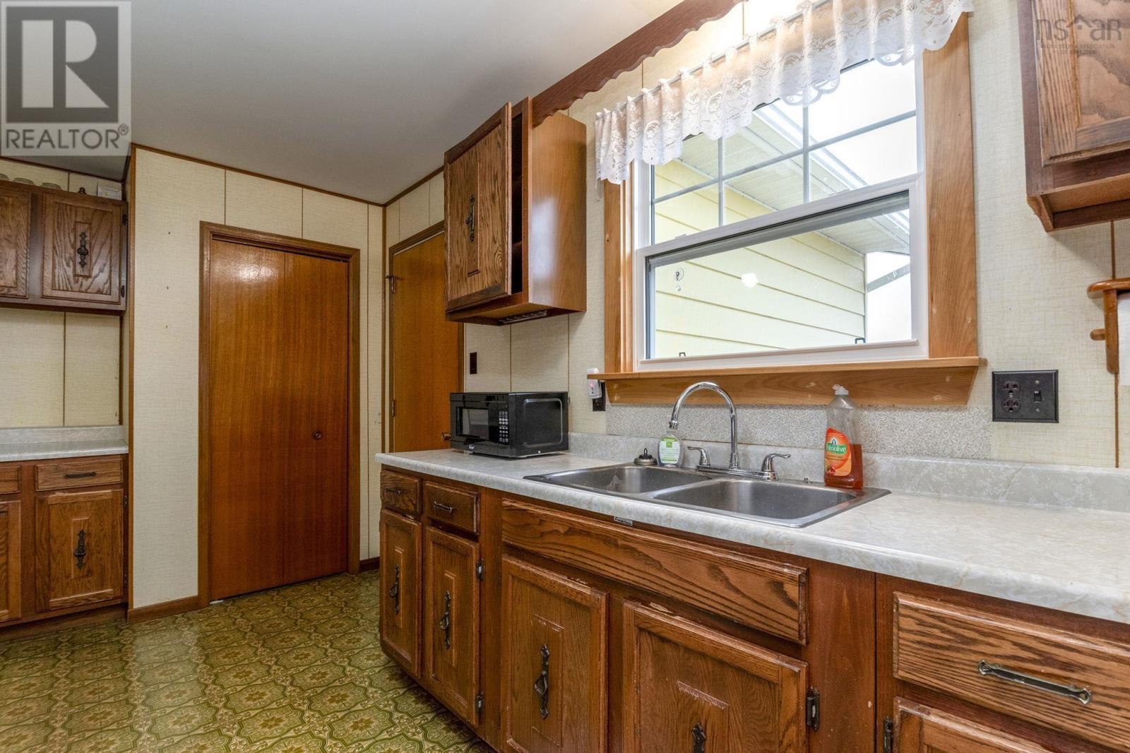 Property 13 of 44 of 3024 Clarence Road