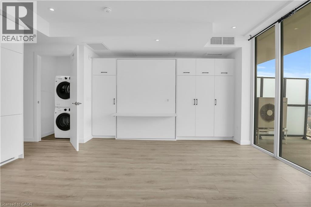 #1711 741 KING STREET - 17