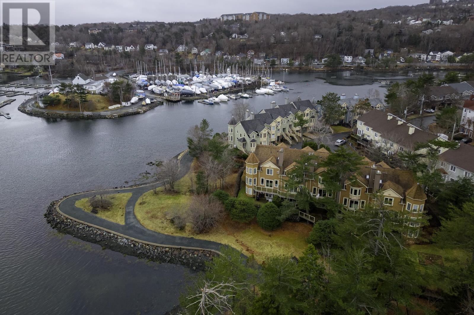 Property 44 of 49 of 164 SPINNAKER