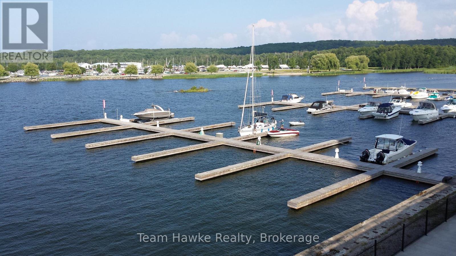 21 - 725 ABERDEEN BOULEVARD