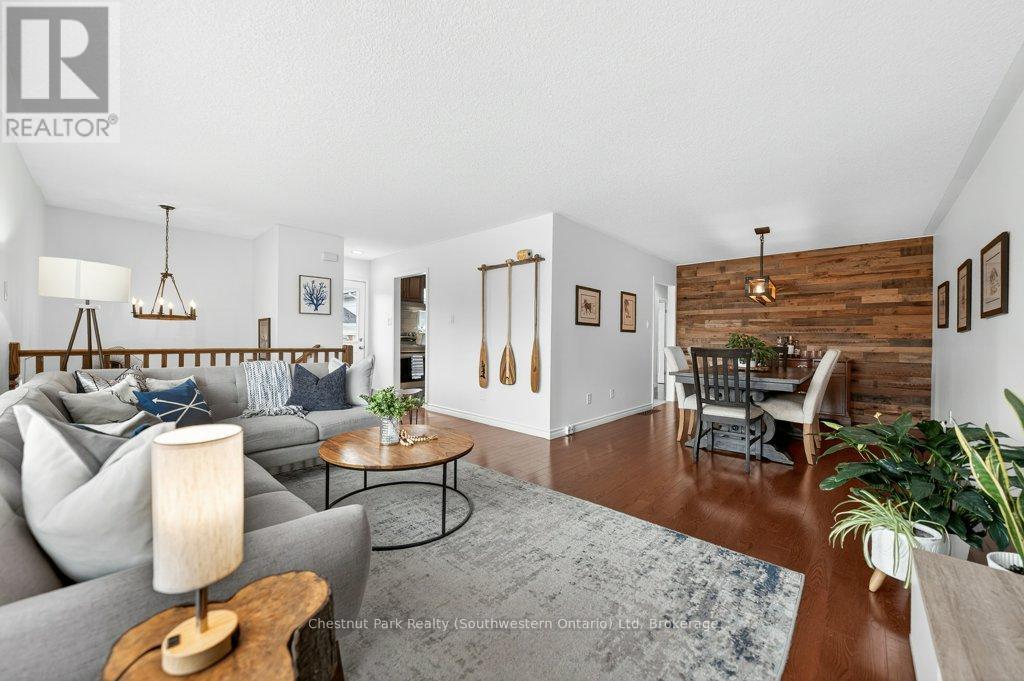 113 SANDERSON DRIVE, Guelph (Willow West/Sugarbush/West Acres), Ontario