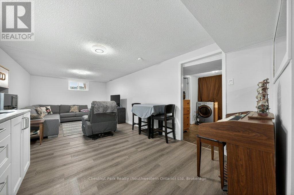 113 SANDERSON DRIVE, Guelph (Willow West/Sugarbush/West Acres), Ontario