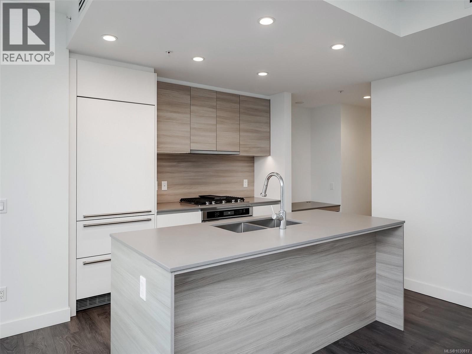 807 60 Saghalie Road, Victoria