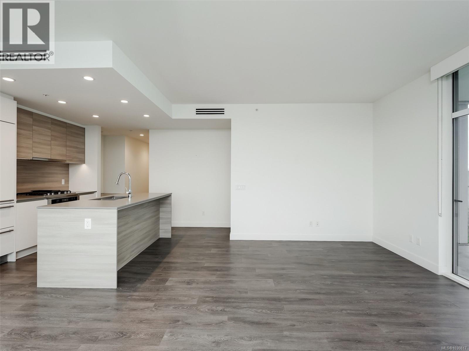 #807 60 Saghalie Rd - 16