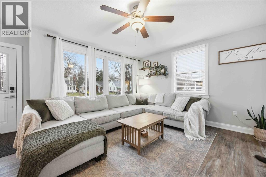 323 MARIA STREET, Sarnia, Ontario