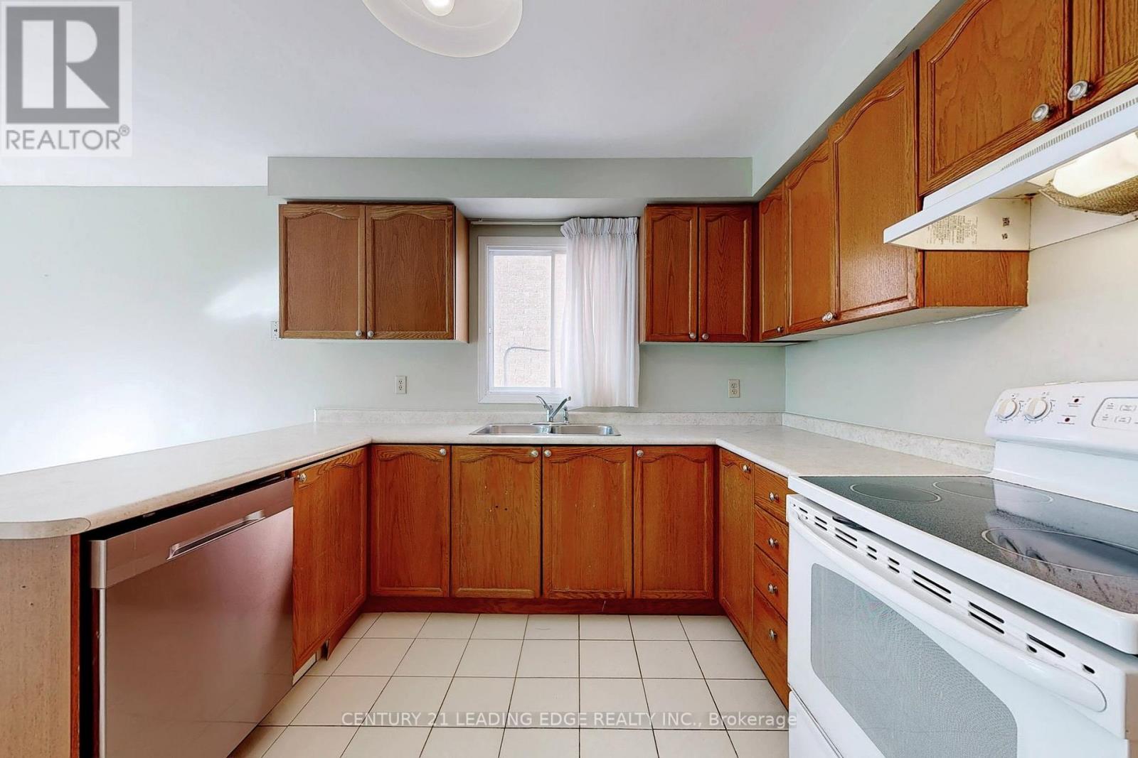 9 COATES CRESCENT - 24