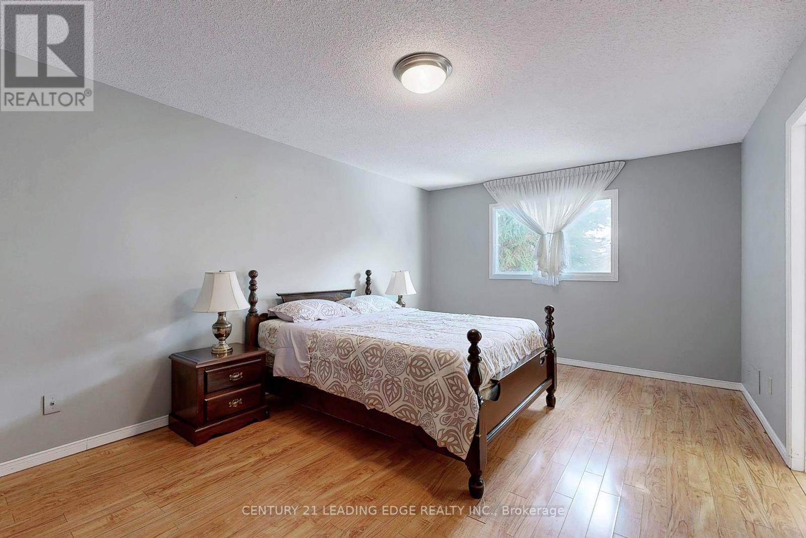 9 COATES CRESCENT - 32