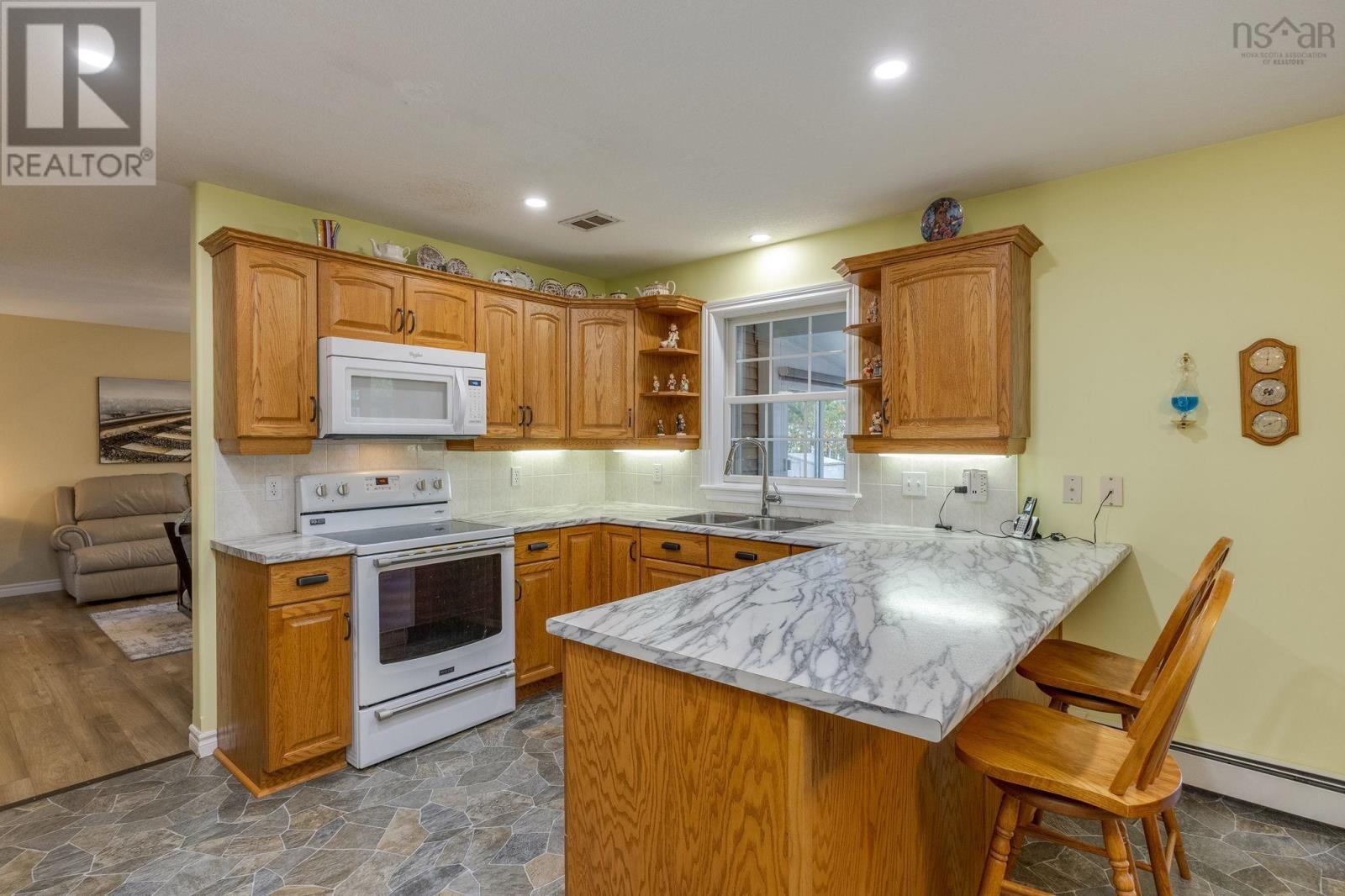 73 GRAVENSTEIN DRIVE - 15