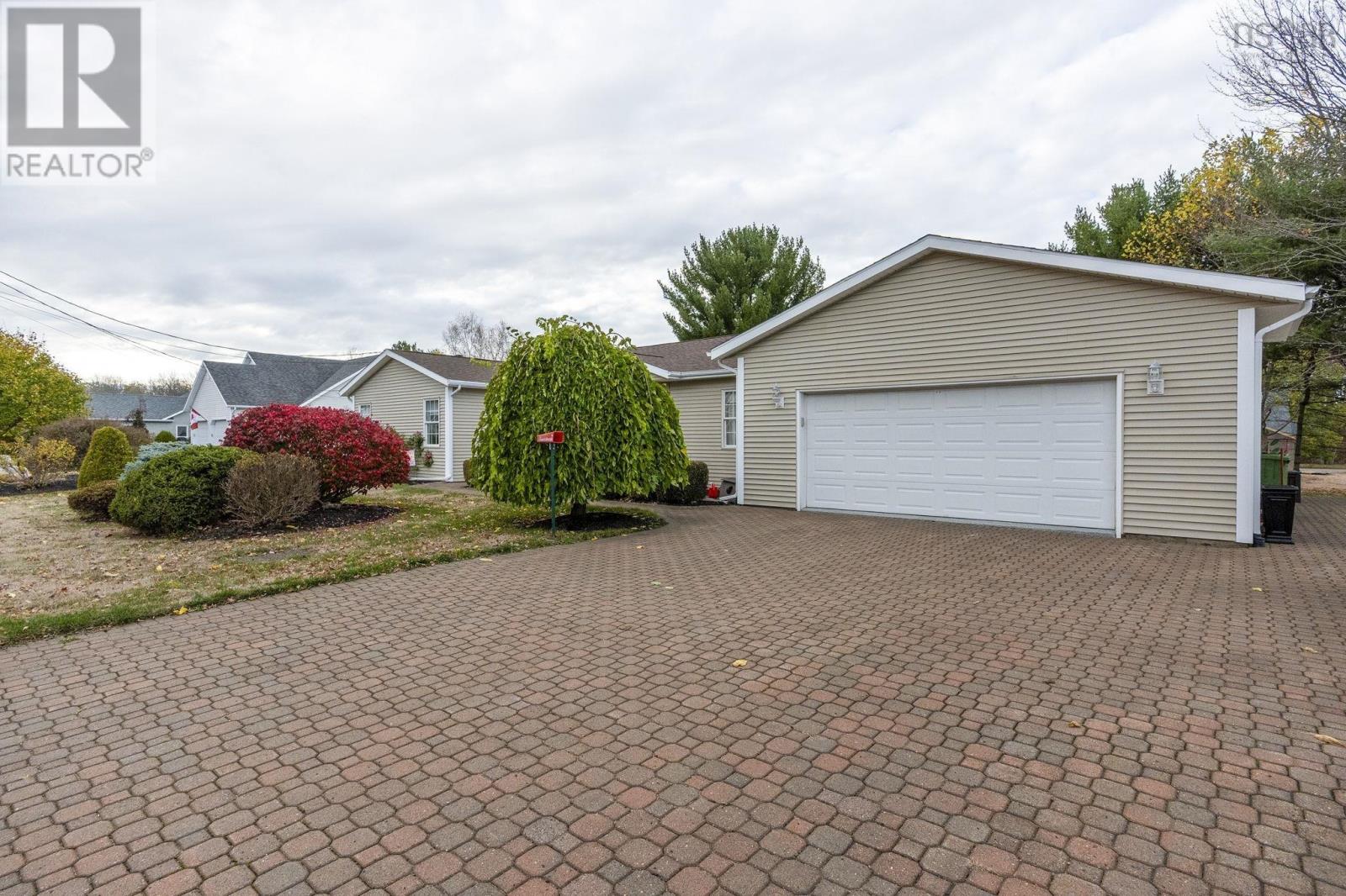 73 GRAVENSTEIN DRIVE - 2