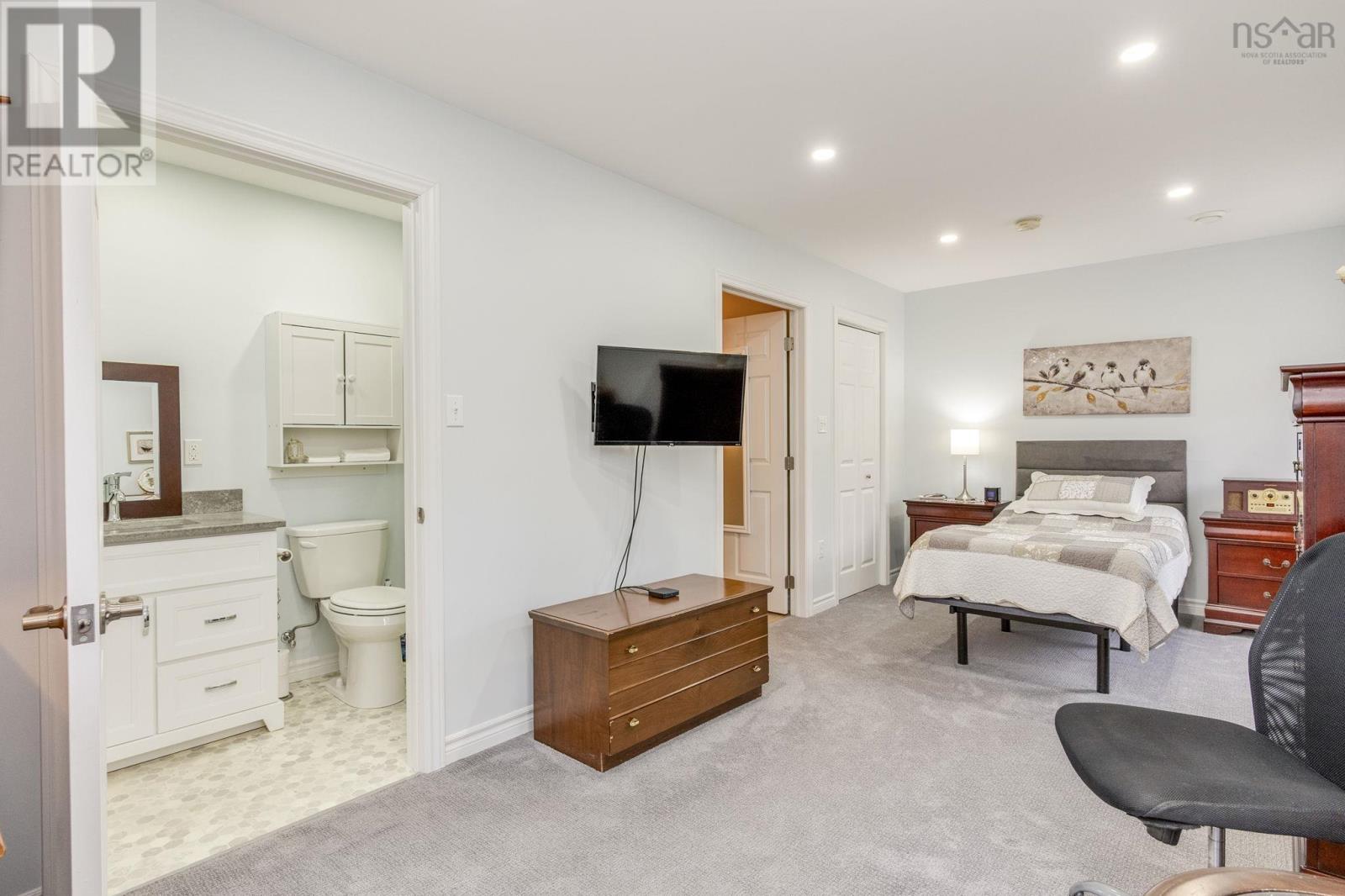 73 GRAVENSTEIN DRIVE - 27