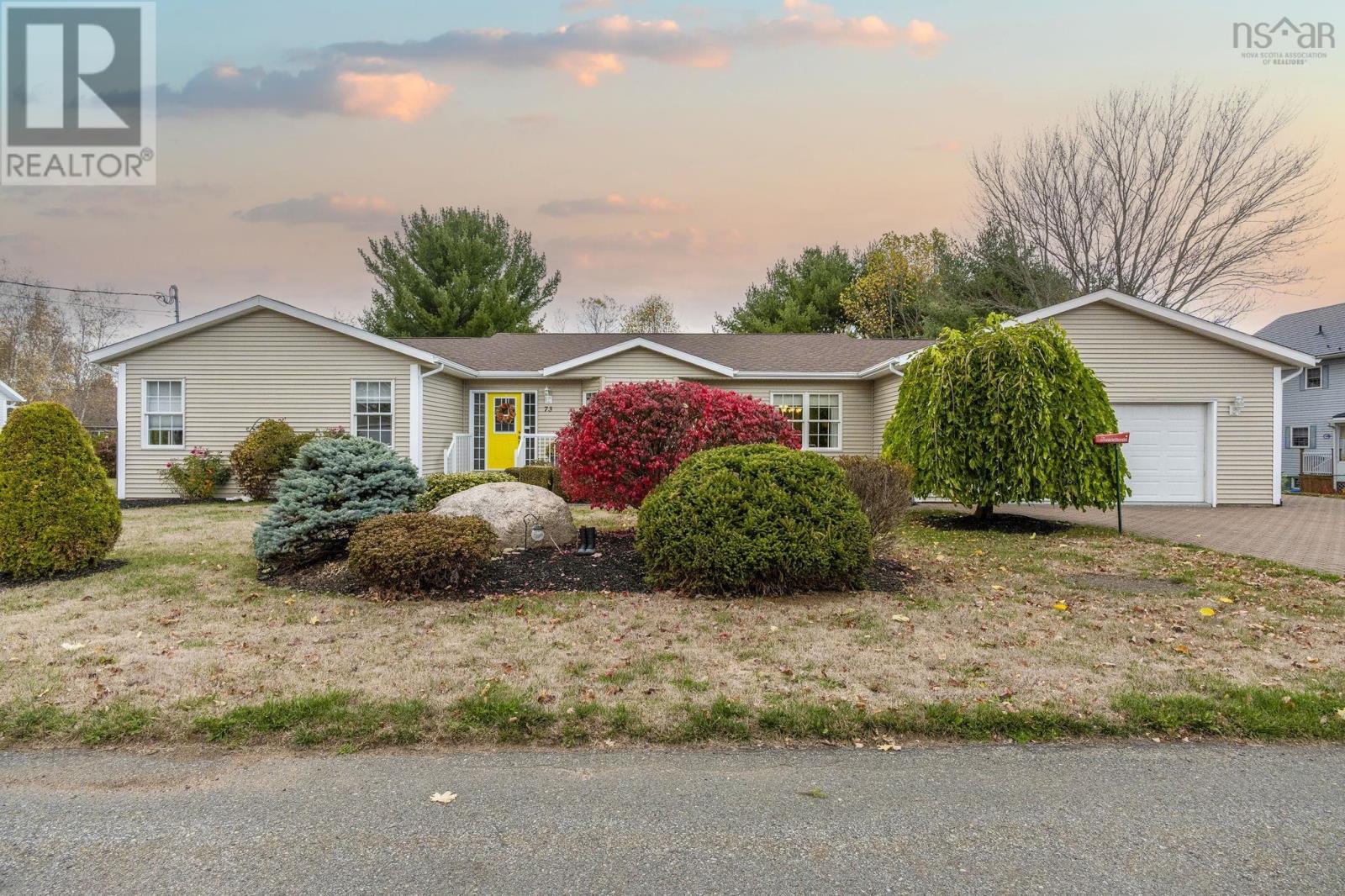 73 GRAVENSTEIN DRIVE - 1