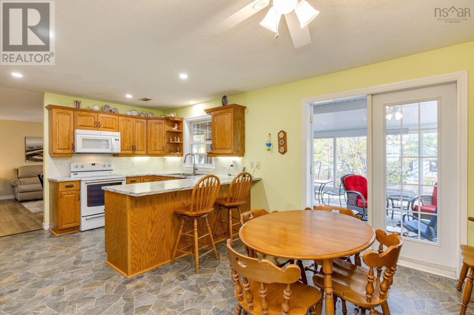 73 GRAVENSTEIN DRIVE - 14