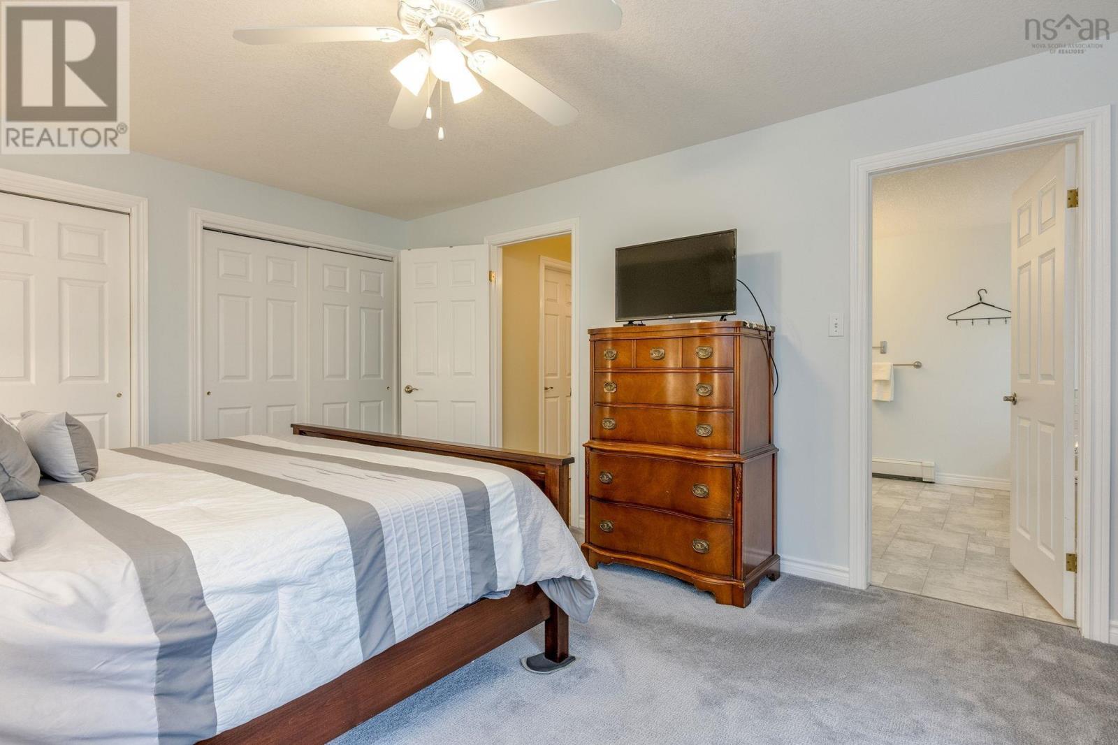 73 GRAVENSTEIN DRIVE - 31