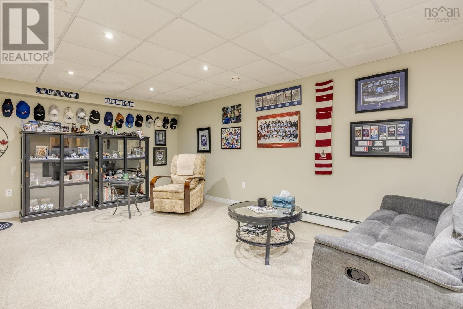 73 GRAVENSTEIN DRIVE - 40