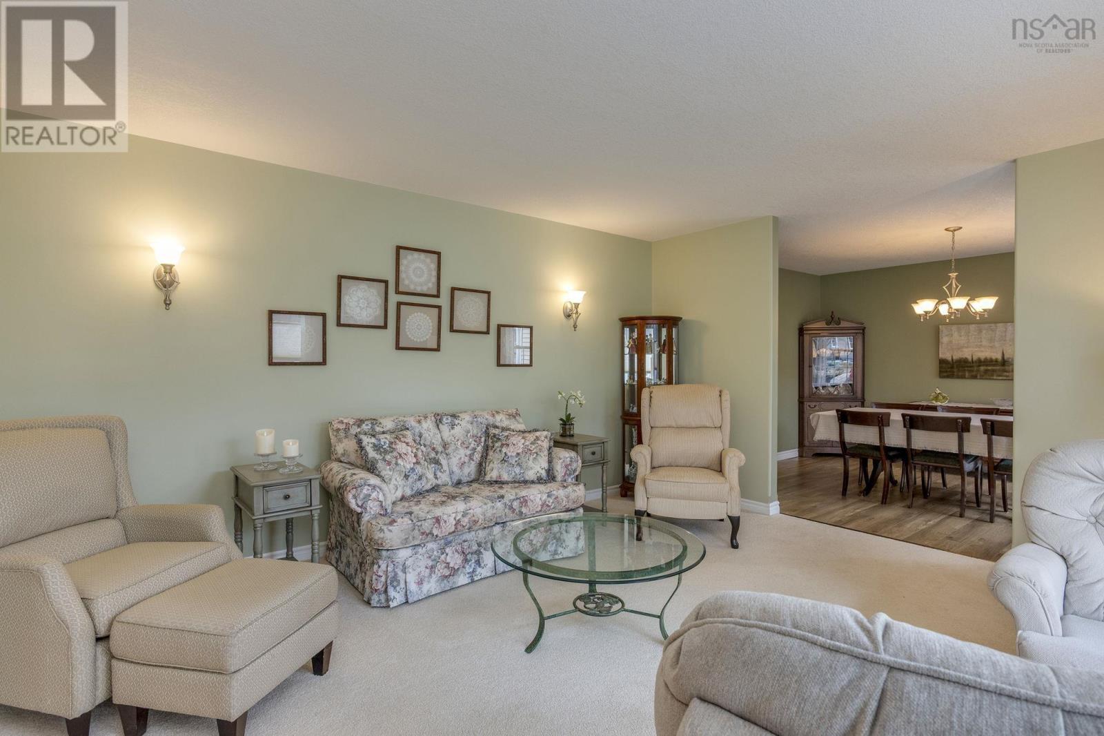 73 GRAVENSTEIN DRIVE - 8