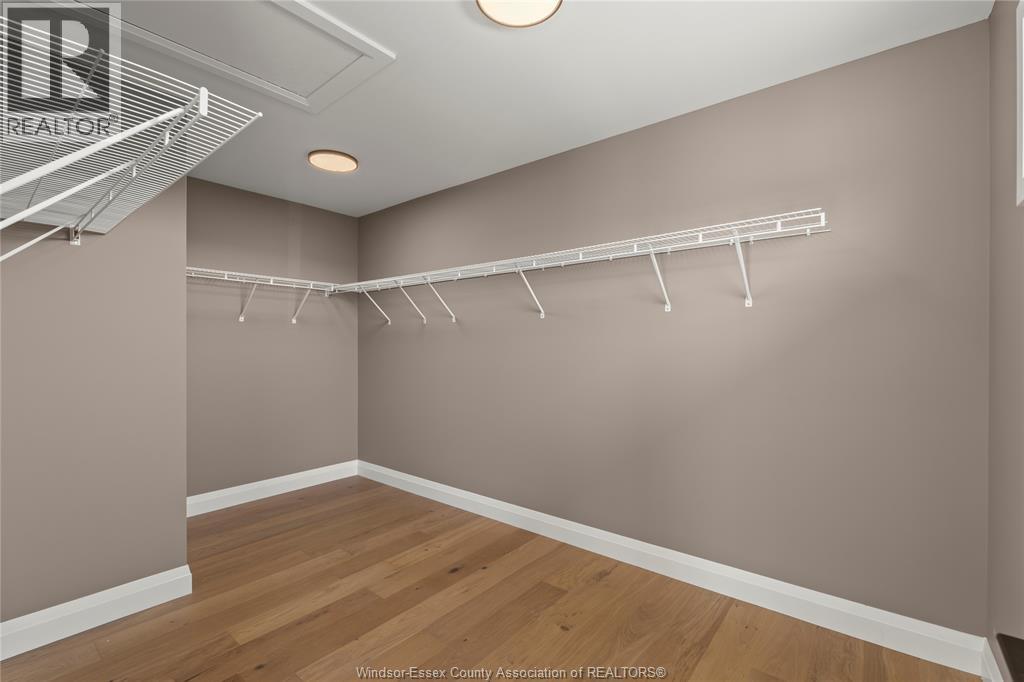 2572 MAYFAIR - 23