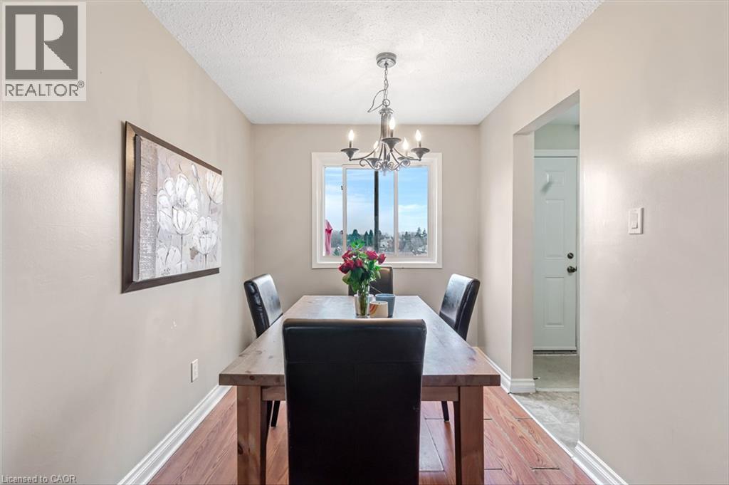 #23 25 UPPER CANADA Drive - 10