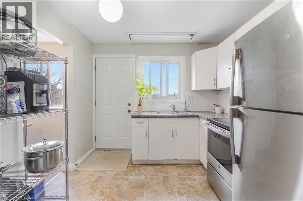 #23 25 UPPER CANADA Drive - 13
