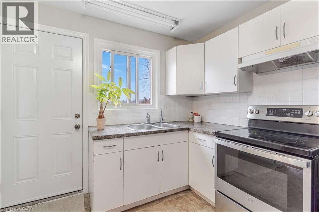 #23 25 UPPER CANADA Drive - 14