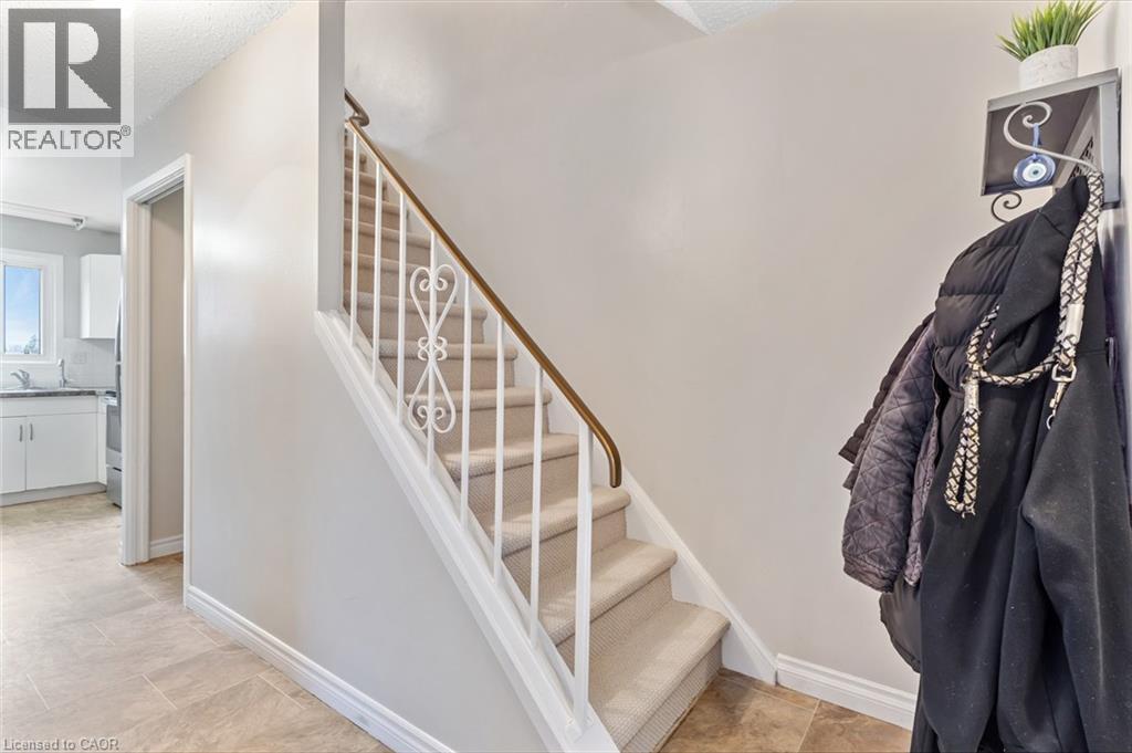 #23 25 UPPER CANADA Drive - 15