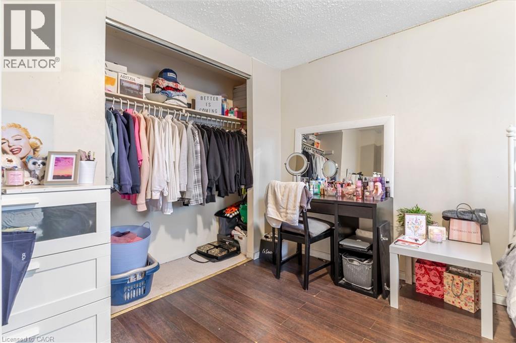 #23 25 UPPER CANADA Drive - 20