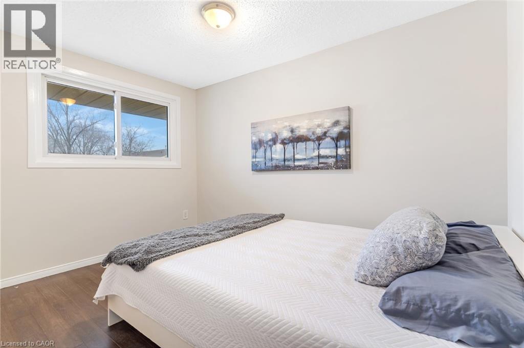 #23 25 UPPER CANADA Drive - 22