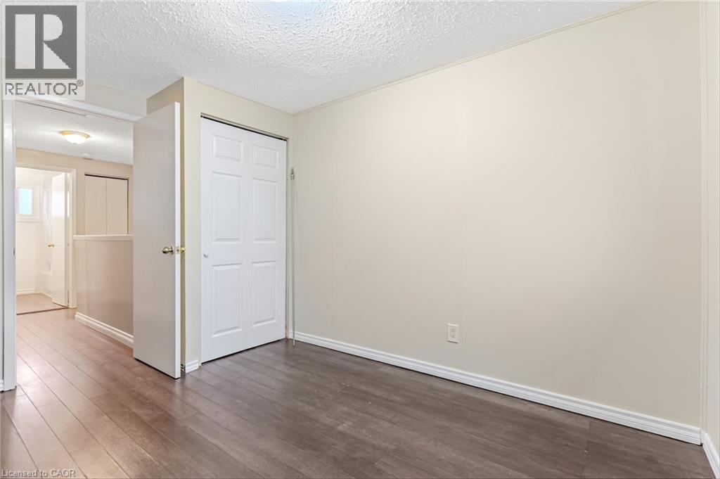 #23 25 UPPER CANADA Drive - 24