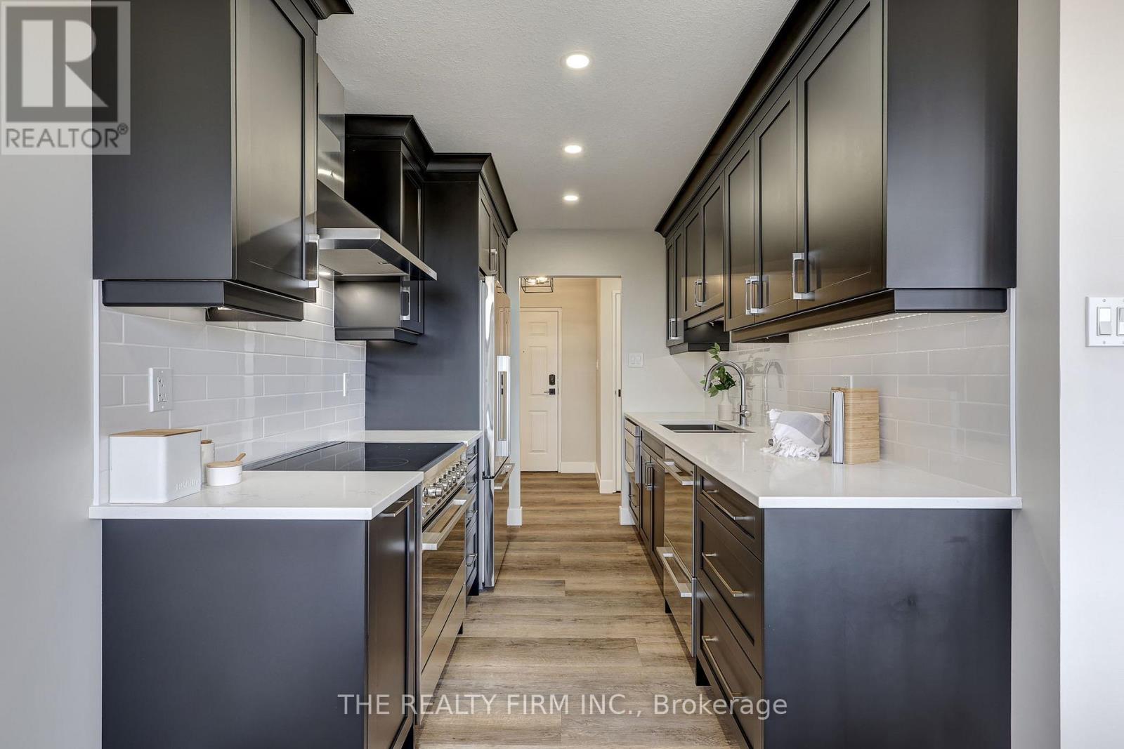 #910 135 BASELINE ROAD W - 16