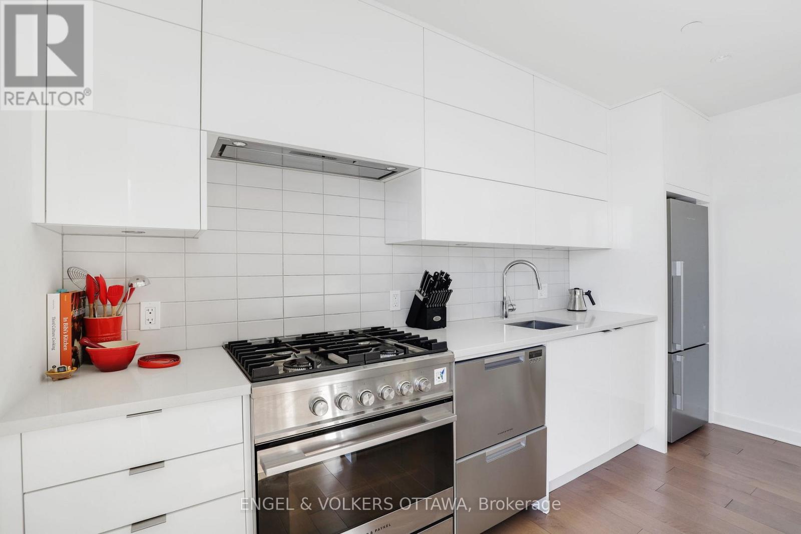 #308 135 BARRETTE STREET - 11