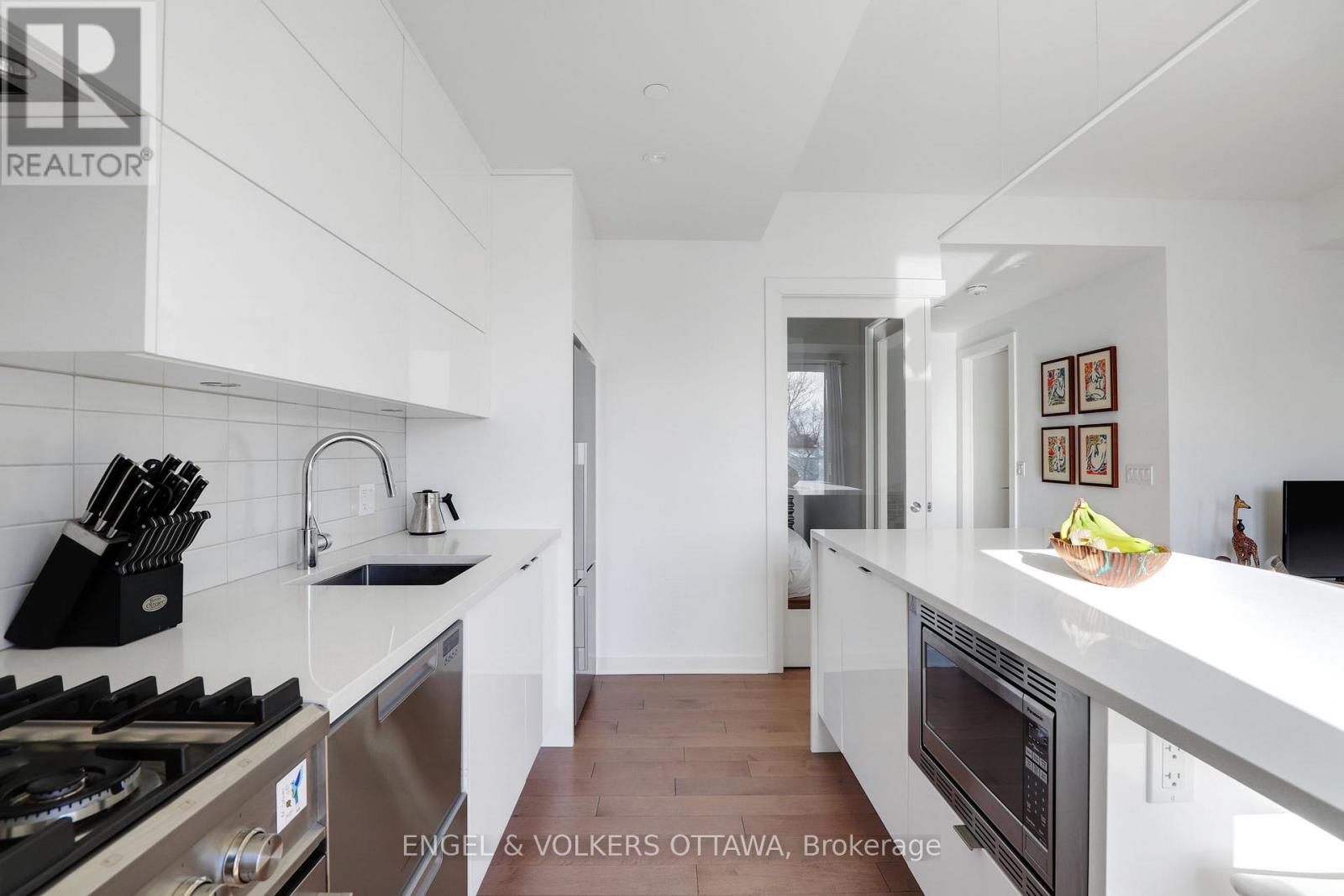 #308 135 BARRETTE STREET - 12