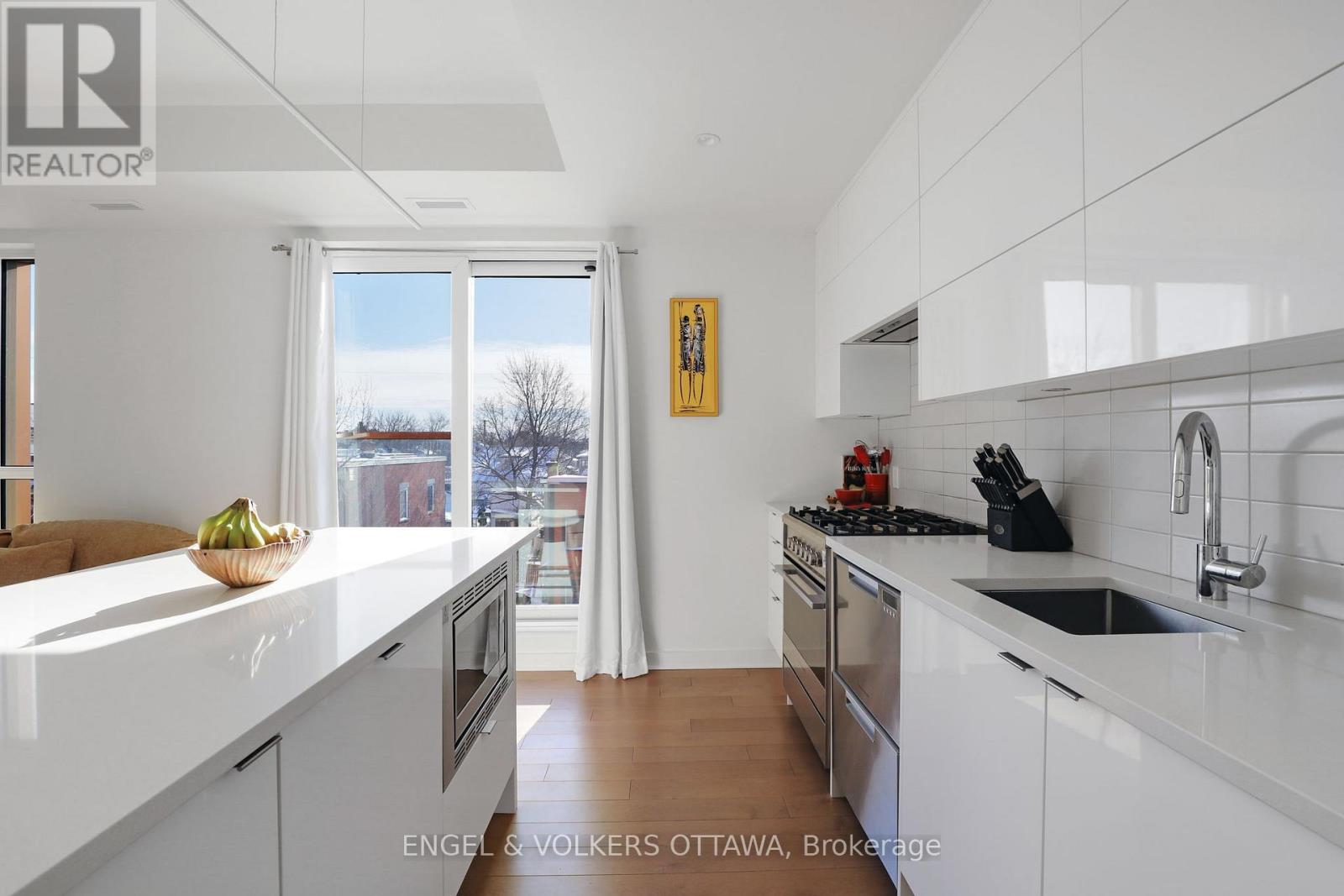 #308 135 BARRETTE STREET - 13