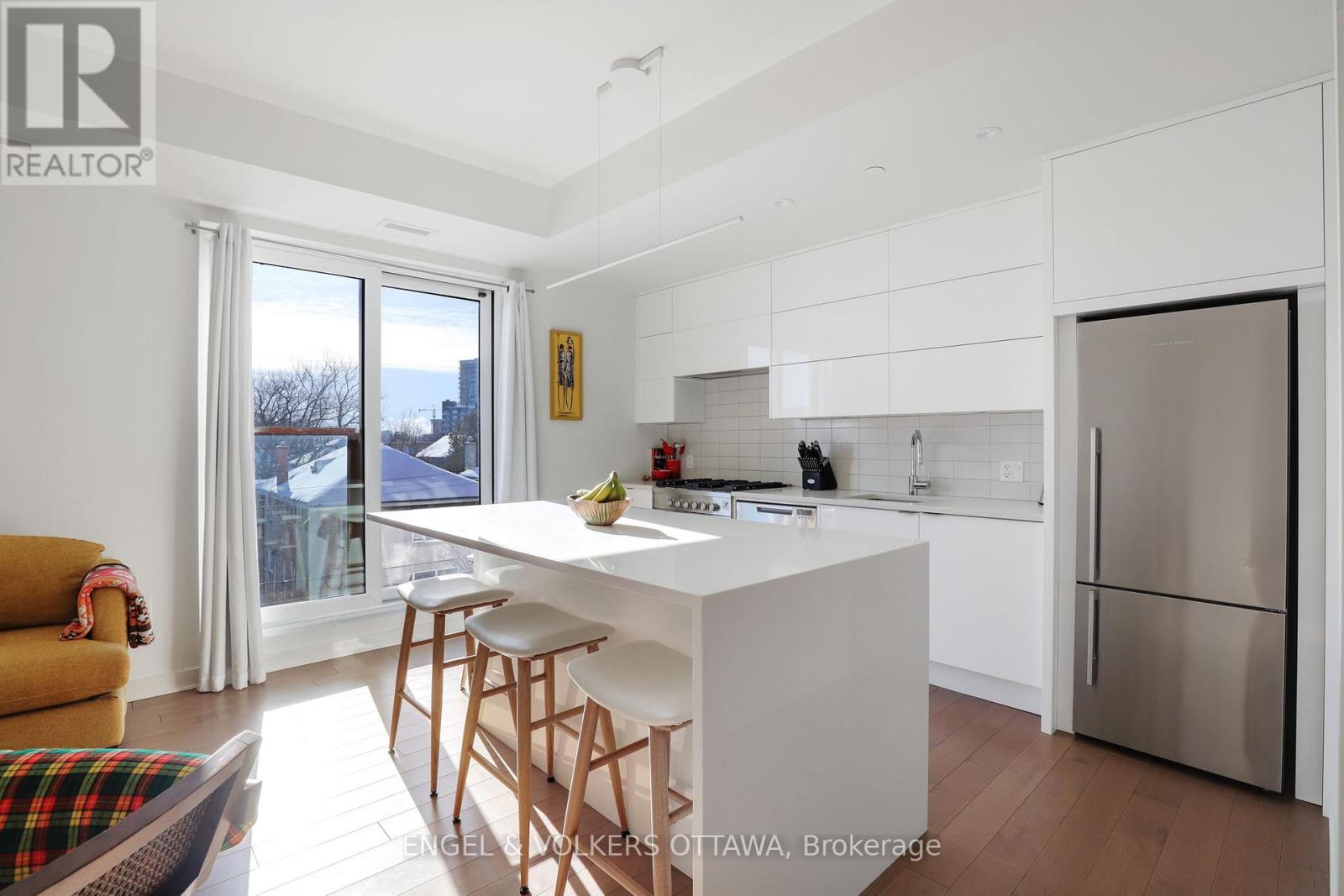 #308 135 BARRETTE STREET - 9