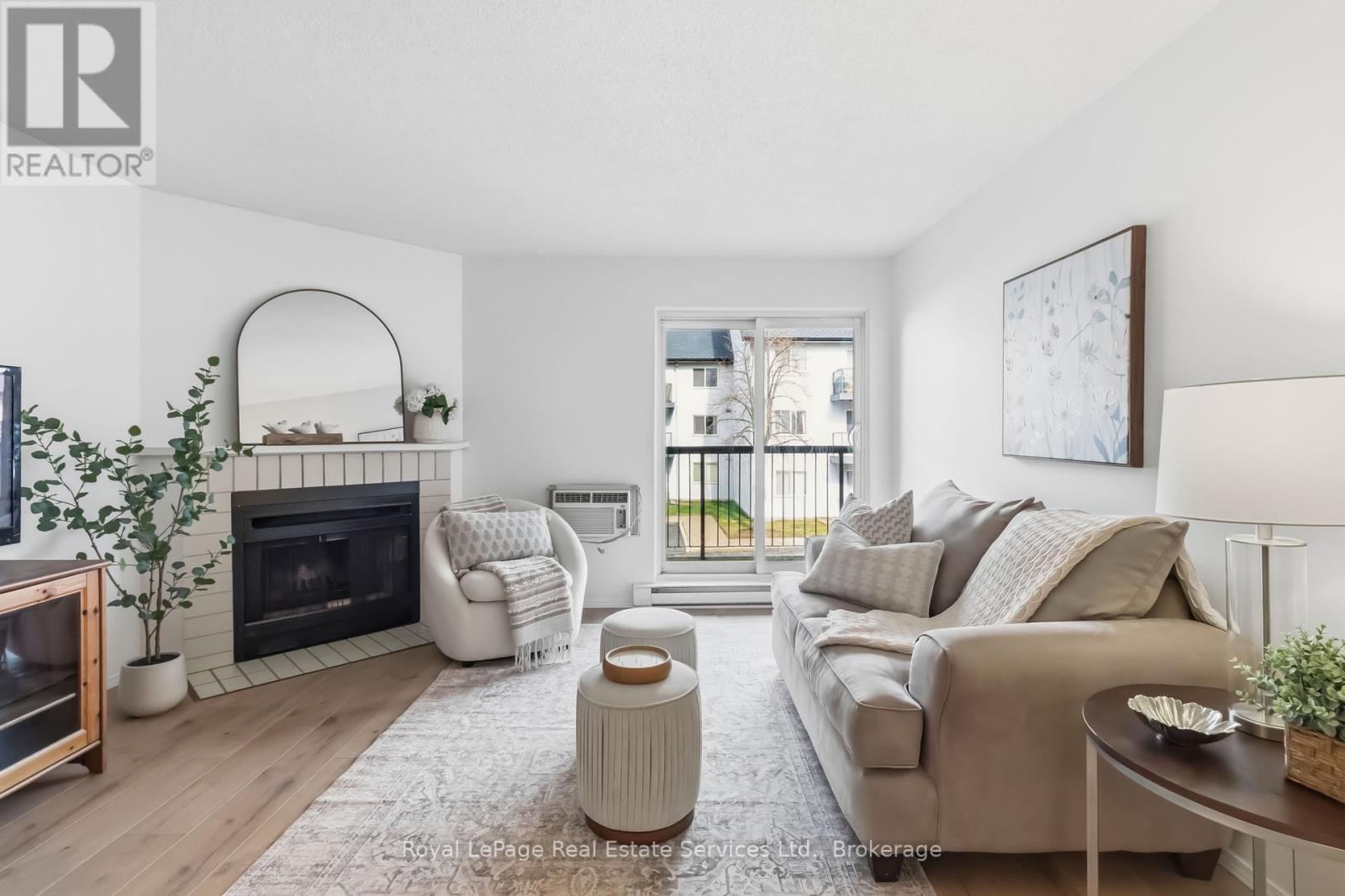 921 - 1450 GLEN ABBEY GATE